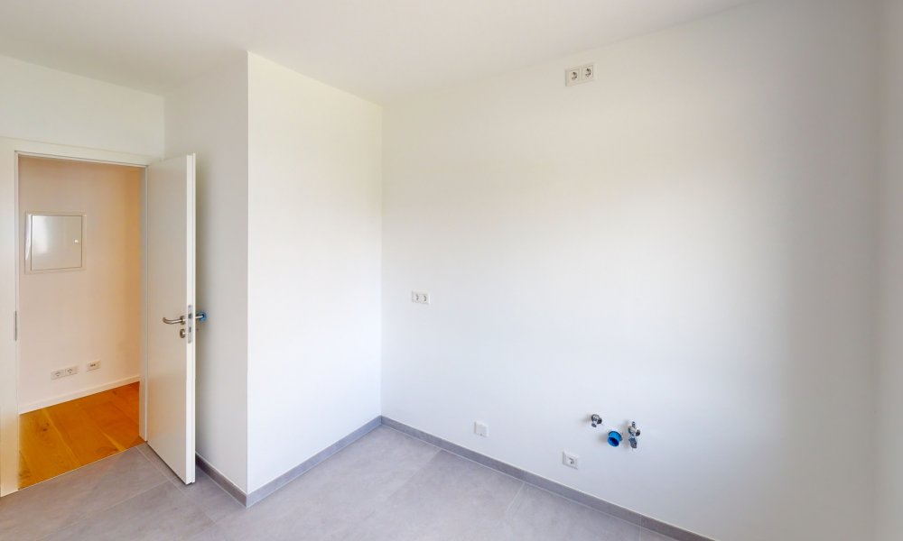 Erstbezug nach Sanierung - 4 Zimmer Wohnung mit Balkon & Hobbyraum