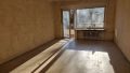 Wohnzimmer mit Zugang zum Balkon mit Süd-Ausrichtung